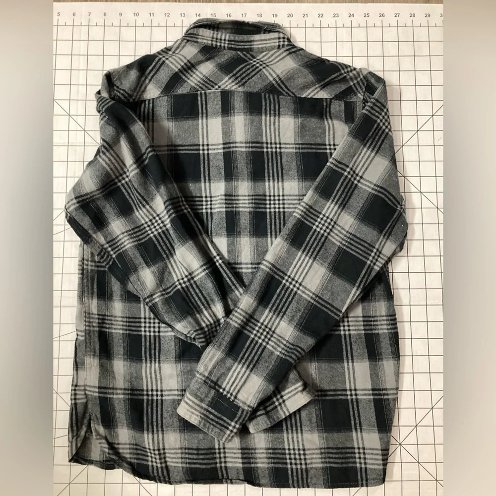 🌟 2/$22 🌟‎ Levi’s Boy’s  XL Black/Gray Flannel Button Down Shirt